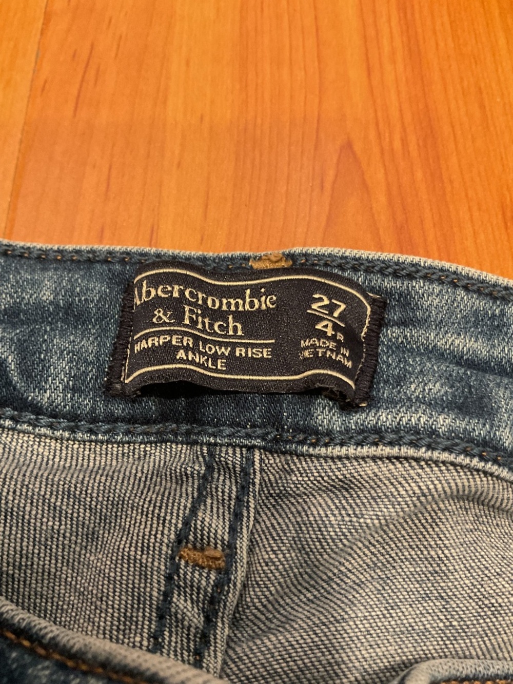 Abercrombie and fitch low rise skinny jeans size 27/4r